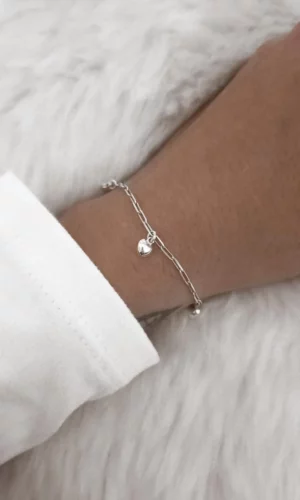Cadena con corazones bombe