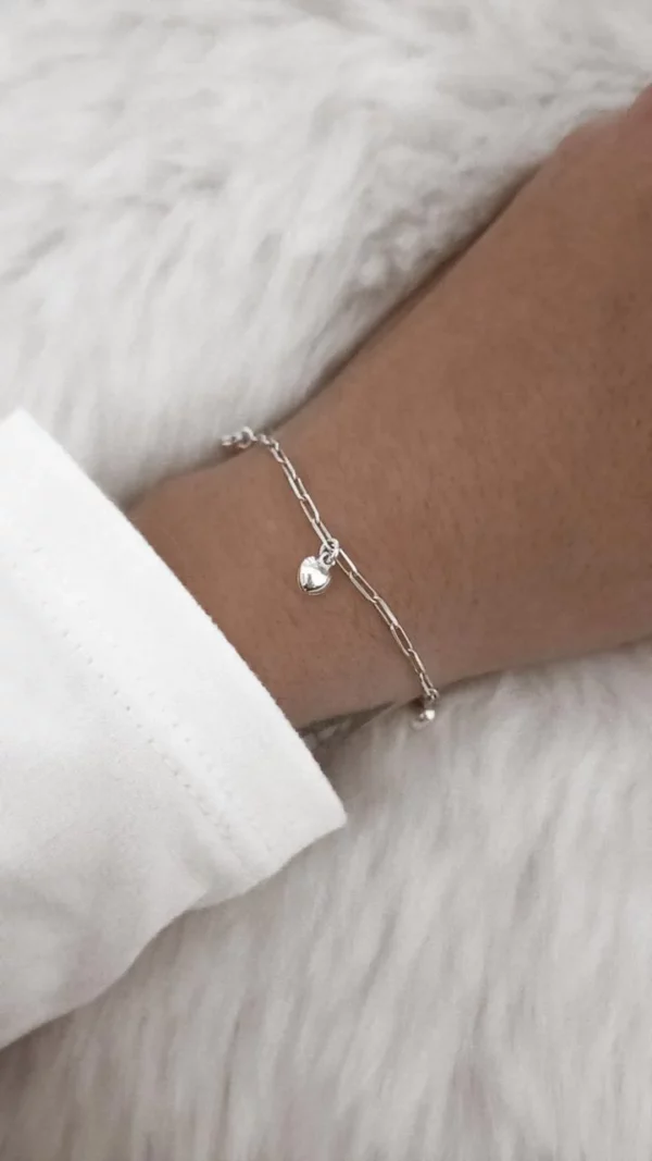 Cadena con corazones bombe