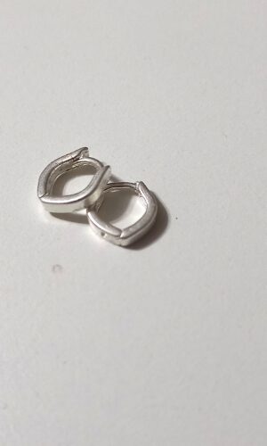 Argolla triangular mini LAMINADA