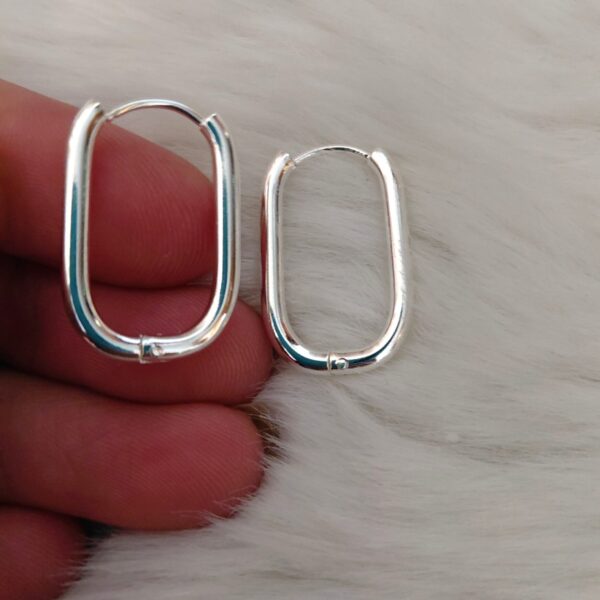 Oval