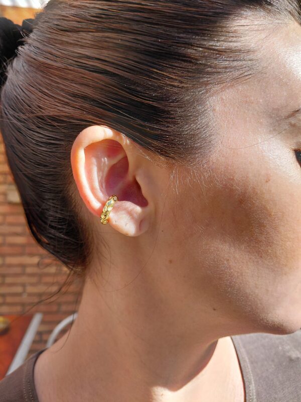 Ear cuff