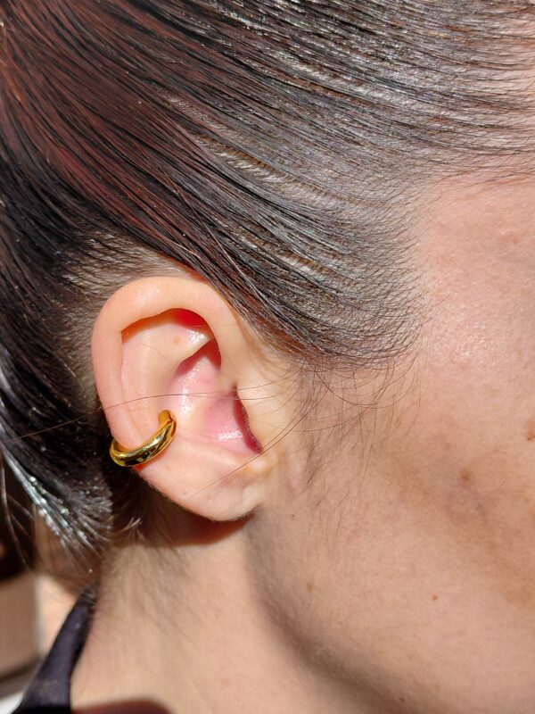 Ear cuff