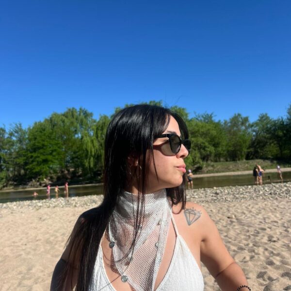 Collar Glok (Red plateada con brillos y medallas)