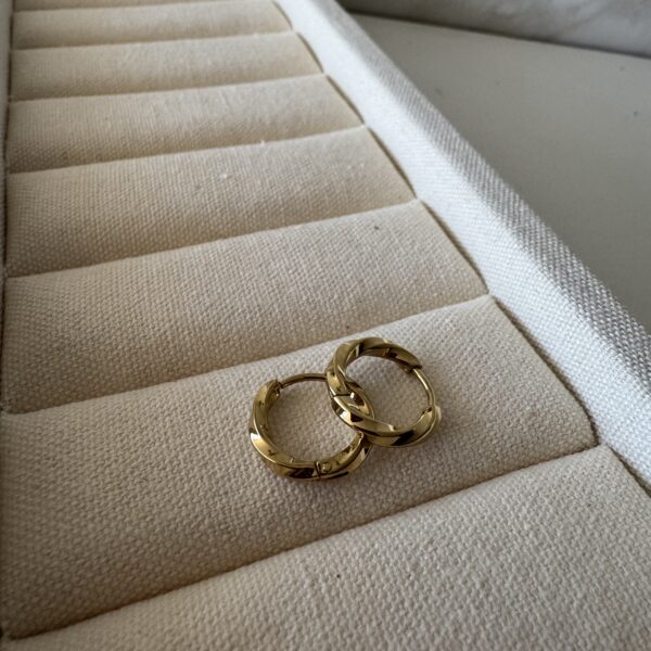 Aros Lucrecia