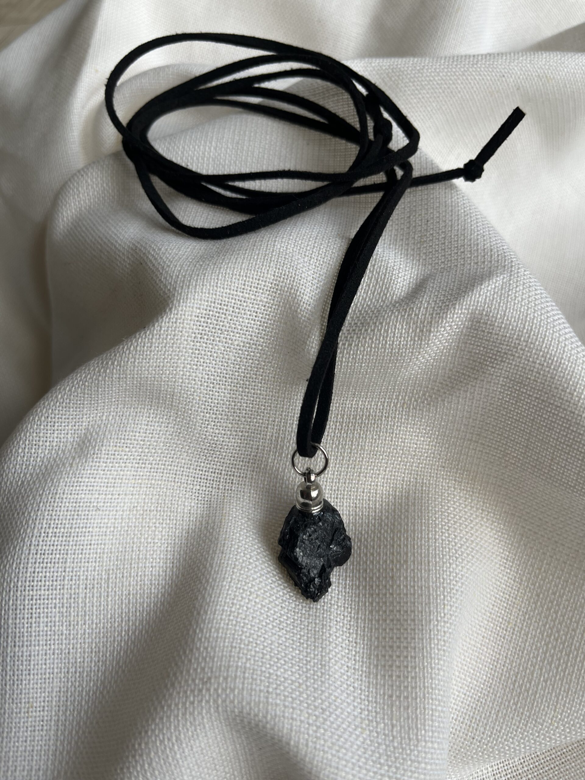 piedra energetica color negra