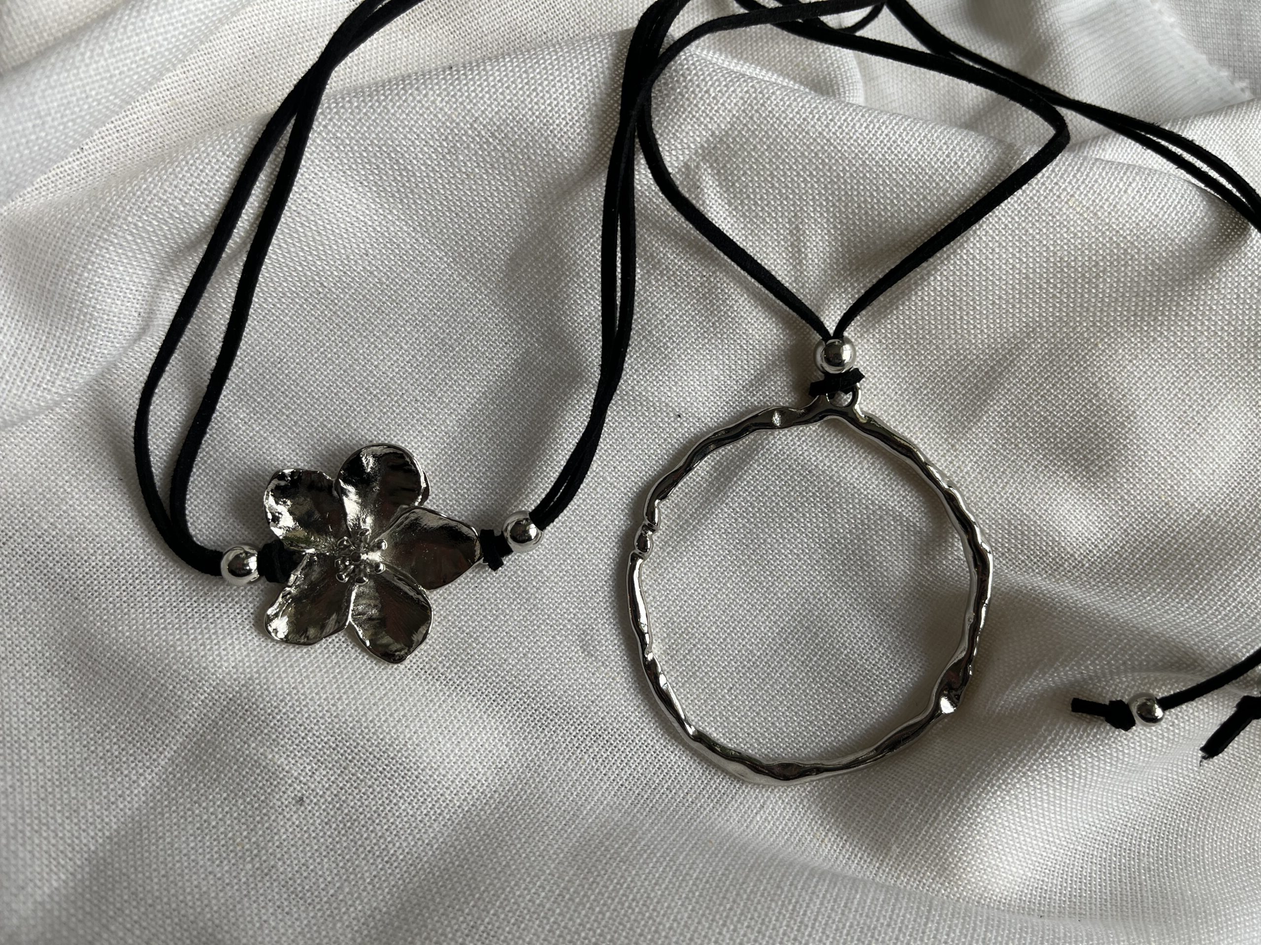 Choker Melina con Dije de Flor Plateada - Image 6